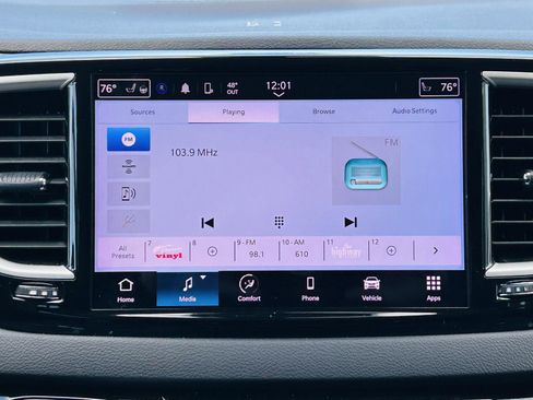 Used 2024 Chrysler Pacifica Touring-L image 21