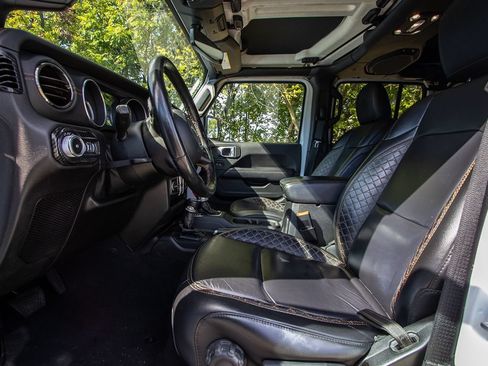 Used 2020 Jeep Wrangler Unlimited Sahara AWD/4WD image 9