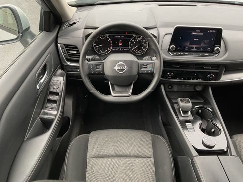 Used 2025 Nissan Rogue SV AWD/4WD image 15