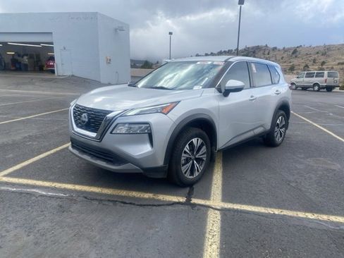 Used 2023 Nissan Rogue SV image 3