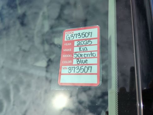 Certified 2025 Kia Sorento S w/ Panoramic Sunroof Package image 5