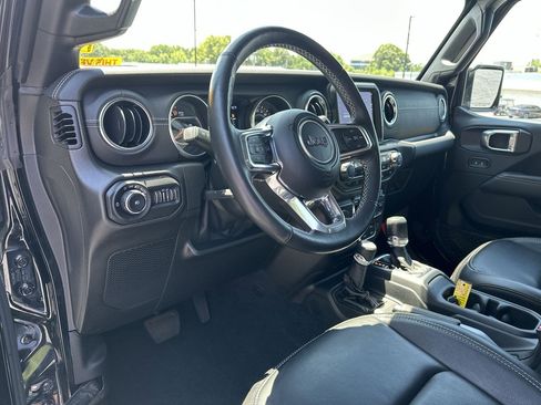 Used 2022 Jeep Wrangler Unlimited Sahara w/ Cold Weather Group image 10