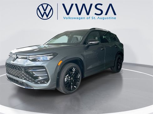 New 2026 Volkswagen Tiguan SE R-Line image 3