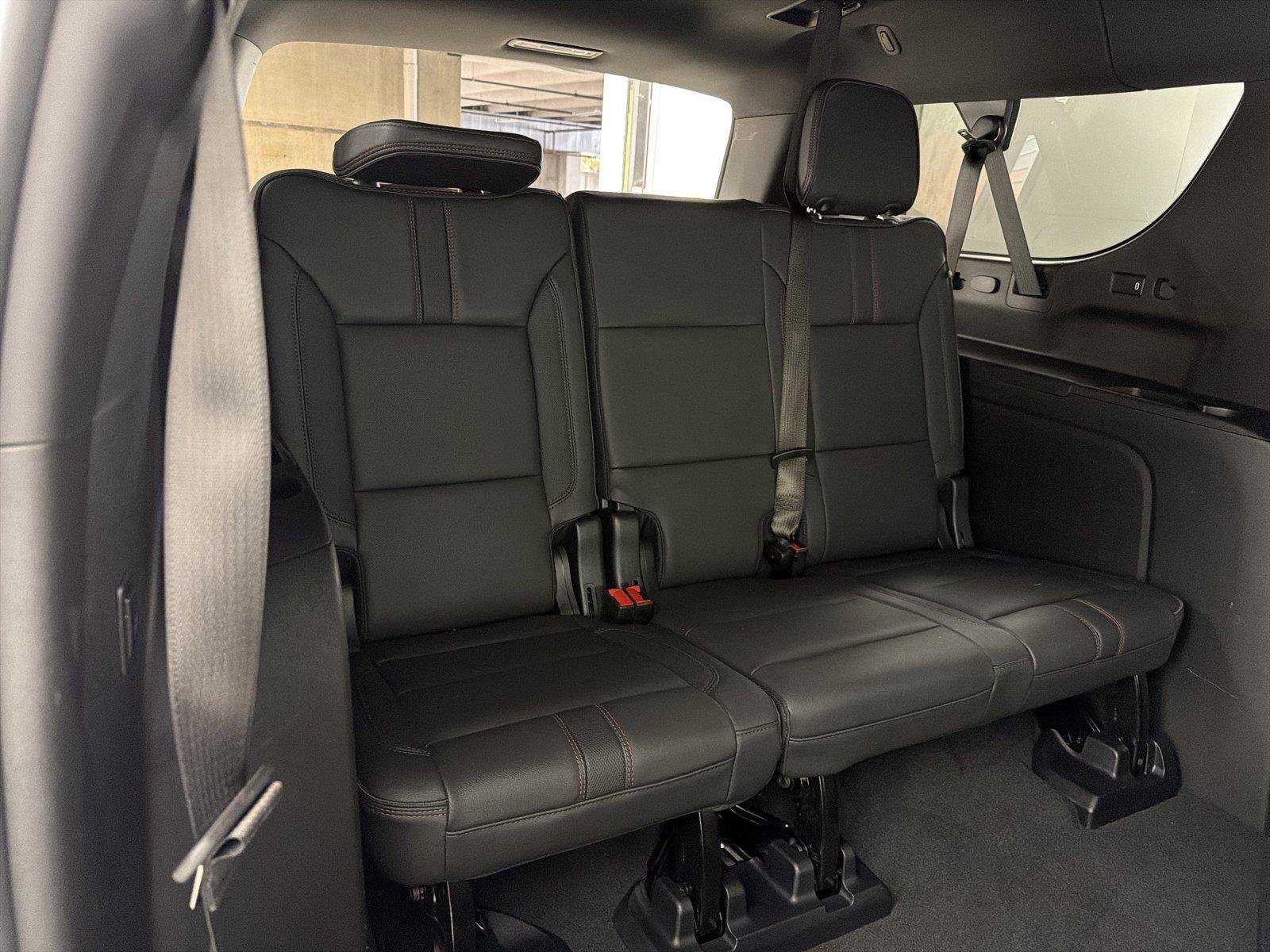 Used 2025 Chevrolet Suburban RST w/ Comfort Package RWD image 13