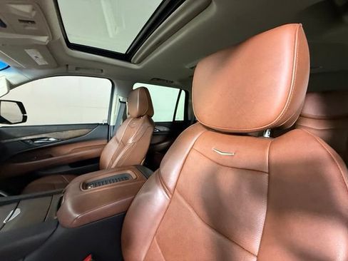 Used 2019 Cadillac Escalade Luxury AWD/4WD image 17