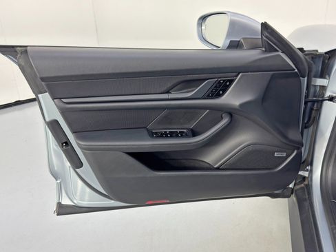 Used 2021 Porsche Taycan image 41