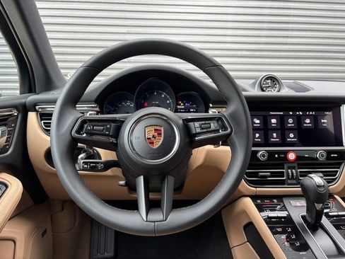 Certified 2026 Porsche Macan image 14