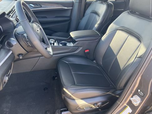 New 2025 Jeep Grand Cherokee Limited w/ Luxury Tech Group II image 20