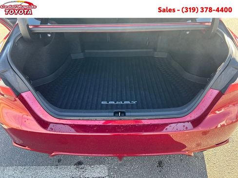 Certified 2018 Toyota Camry SE image 25