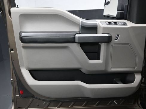 Used 2017 Ford F150 XLT w/ Equipment Group 302A Luxury AWD/4WD image 18