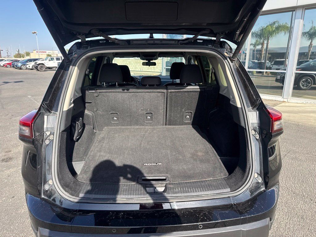 Used 2025 Nissan Rogue SV AWD/4WD image 13