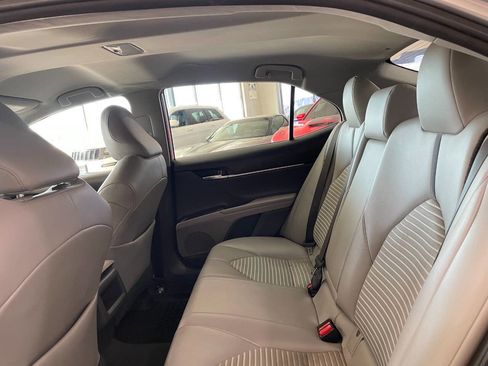 Used 2021 Toyota Camry SE image 18