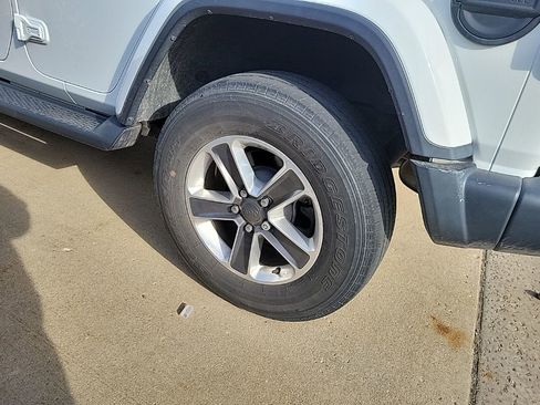 Used 2019 Jeep Wrangler Unlimited Sahara image 4