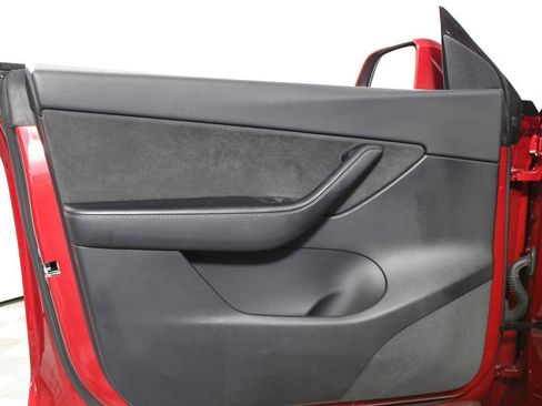 Used 2021 Tesla Model Y Long Range image 27