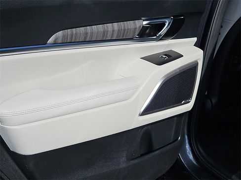 Used 2023 Kia Telluride EX w/ EX Captain's Chair Package image 16