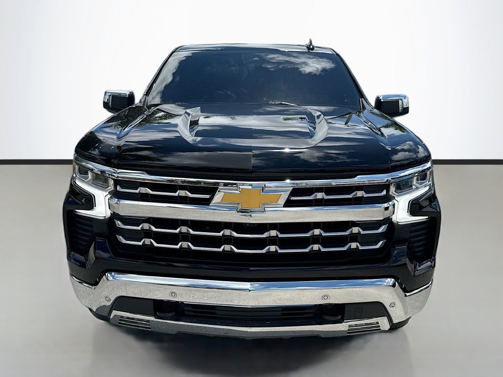 Used 2024 Chevrolet Silverado 1500 LTZ RWD image 2