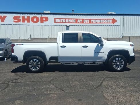 Used 2025 Chevrolet Silverado 2500 Custom w/ Custom Convenience Package AWD/4WD image 4