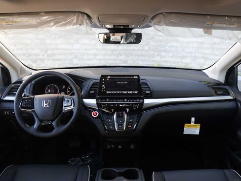 New 2026 Honda Odyssey Touring image 11
