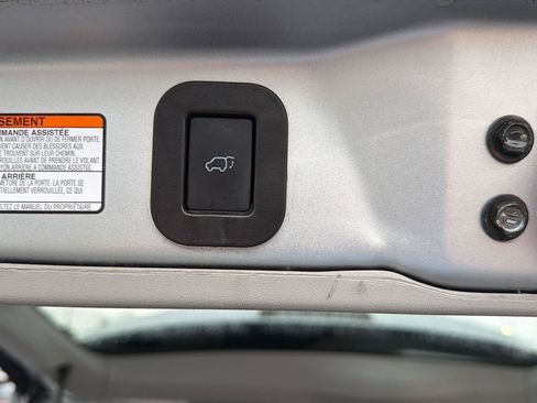 Used 2019 Toyota Sienna XLE Premium FWD image 32
