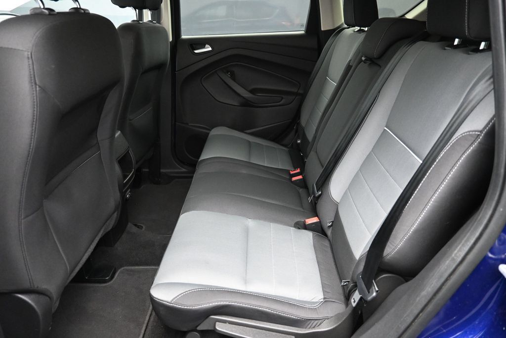 Used 2015 Ford Escape SE FWD image 2