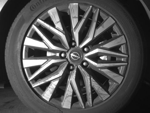 Used 2025 Nissan Altima 2.5 SV image 13