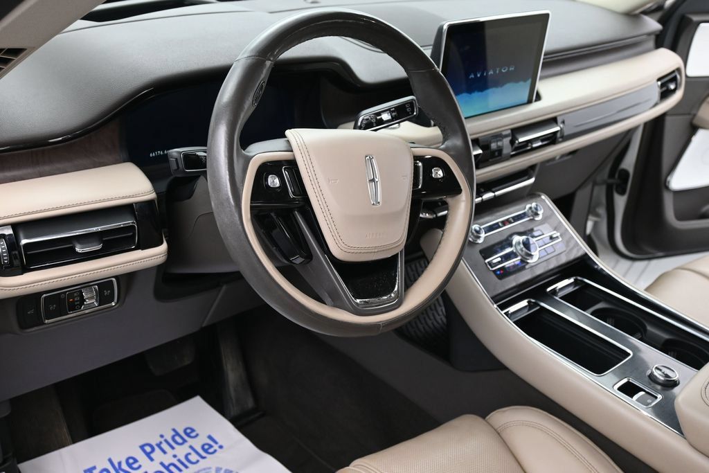 Used 2022 Lincoln Aviator Reserve w/ Equipment Group 201A AWD/4WD image 17