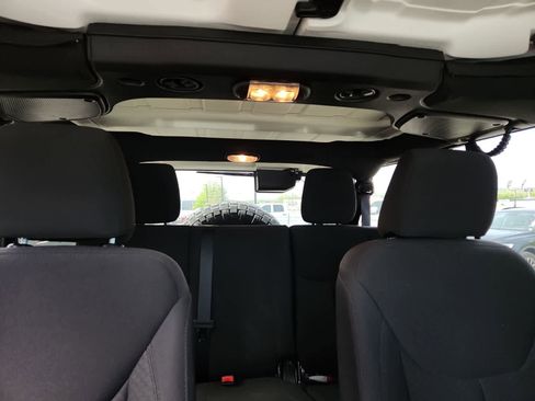 Used 2018 Jeep Wrangler Unlimited Sport S image 19