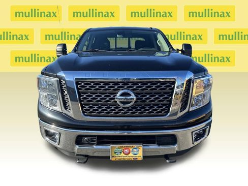 Used 2017 Nissan Titan SV image 16