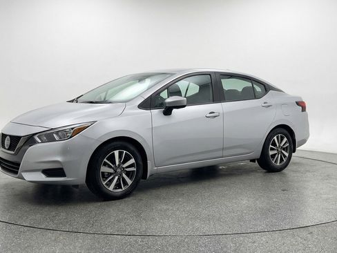 Used 2025 Nissan Versa SV image 3