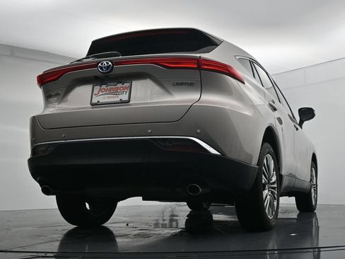 Used 2024 Toyota Venza Limited AWD/4WD image 40