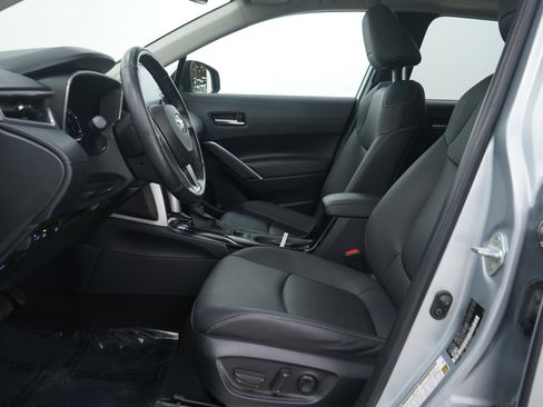 Used 2022 Toyota Corolla Cross XLE image 23