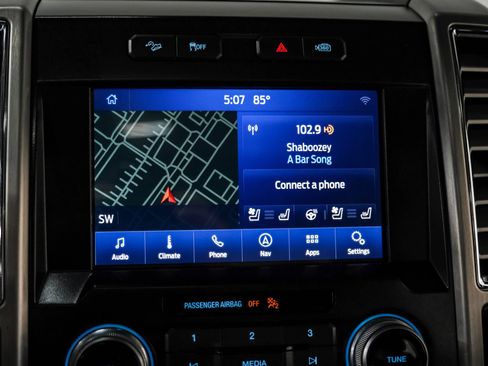 Used 2015 Ford F150 Platinum w/ Equipment Group 701A Luxury AWD/4WD image 32