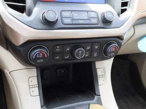 Certified 2018 GMC Acadia Denali w/ Technology Package FWD image 17