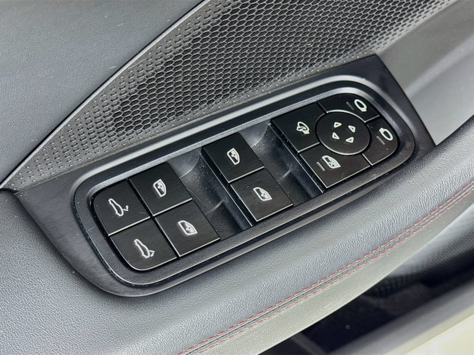 Used 2025 Porsche Panamera RWD image 16