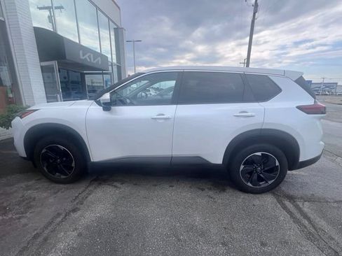 Used 2025 Nissan Rogue SV AWD/4WD image 9