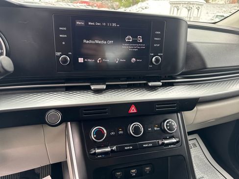 Used 2024 Kia Carnival LX image 18