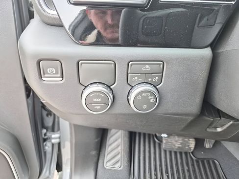 New 2026 GMC Sierra 1500 SLE w/ Preferred Package image 32