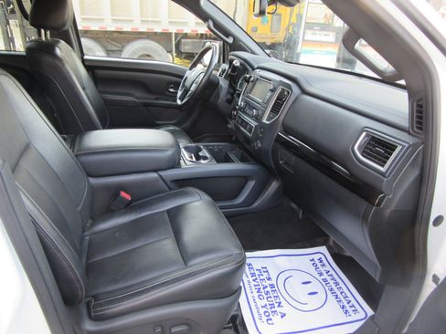 Used 2019 Nissan Titan SL w/ Midnight Edition image 12