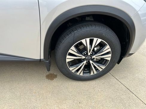 Used 2023 Nissan Rogue SV FWD image 15