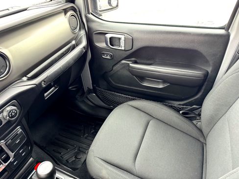 Used 2020 Jeep Gladiator Sport w/ Quick Order Package 24S AWD/4WD image 28