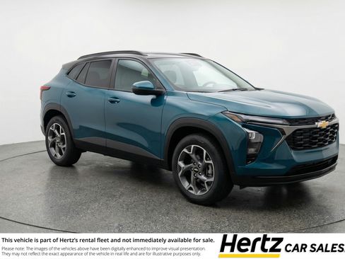 Used 2025 Chevrolet Trax LT FWD image 1