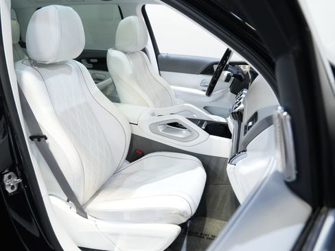 Used 2025 Mercedes-Benz Maybach GLS 600 4MATIC image 39