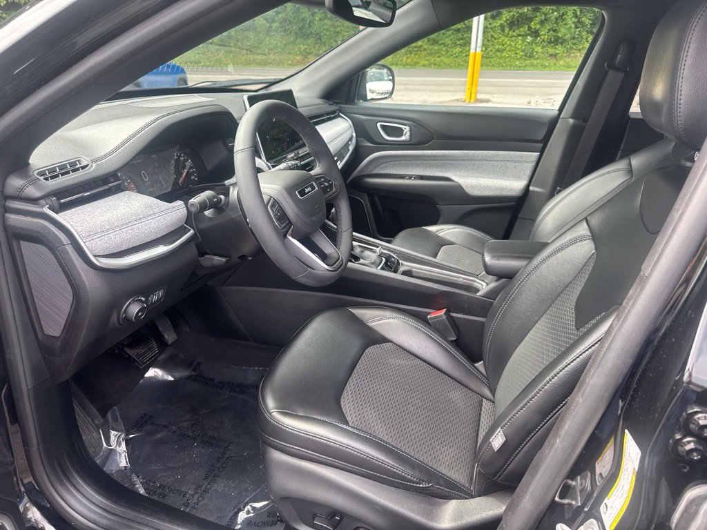 Used 2023 Jeep Compass Latitude w/ Convenience Group AWD/4WD image 14