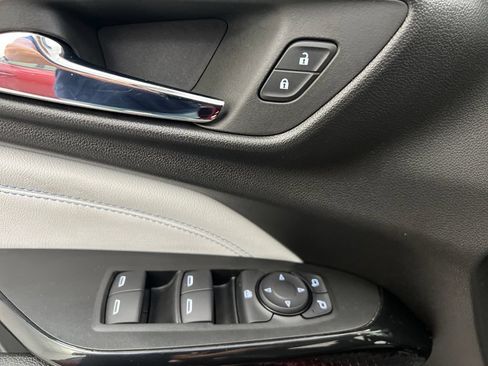 Used 2025 Chevrolet Trax LT w/ LT Convenience Package FWD image 15