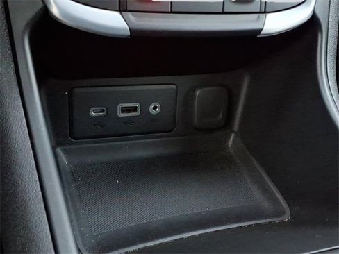 Used 2022 GMC Terrain SLE w/ Driver Convenience Package image 12