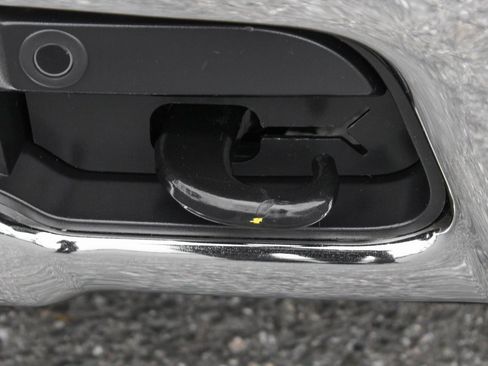 Used 2021 Nissan Titan SV w/ SV Convenience Package image 46