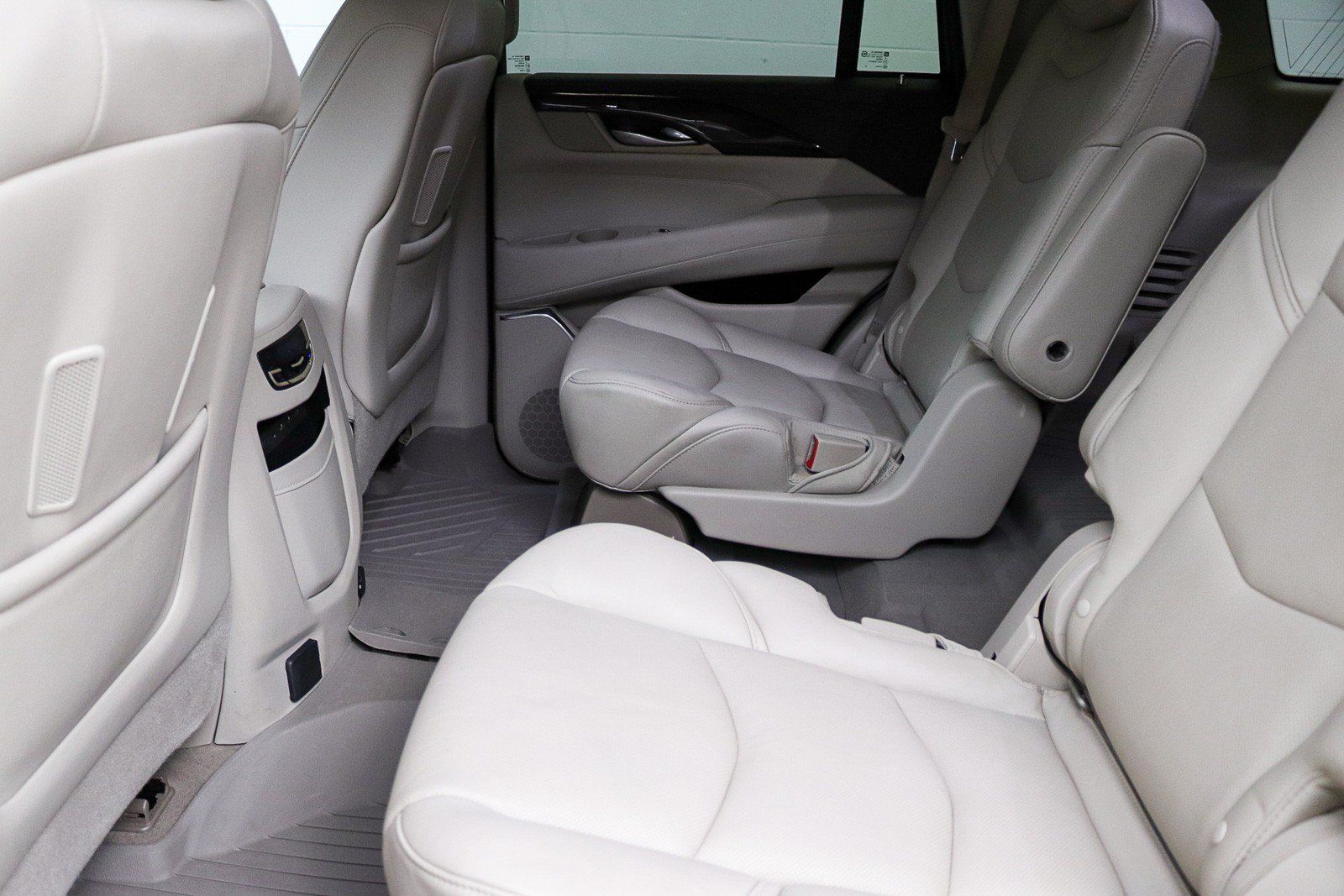 Used 2017 Cadillac Escalade Premium Luxury AWD/4WD image 30