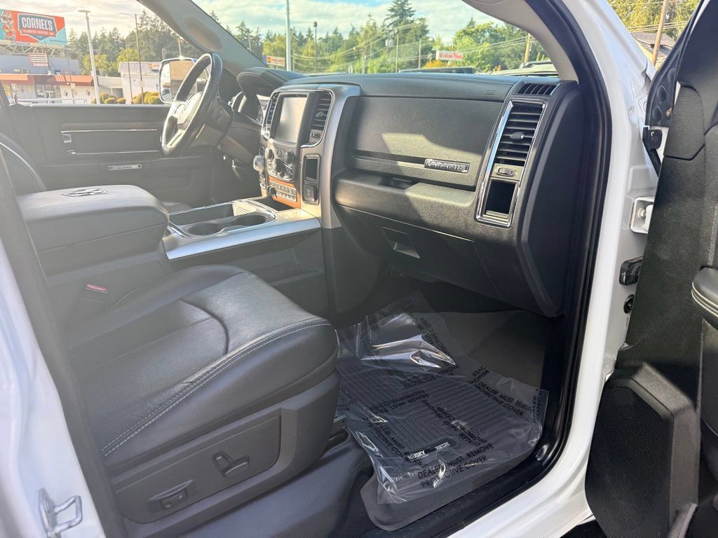 Used 2017 RAM 1500 Laramie AWD/4WD image 34