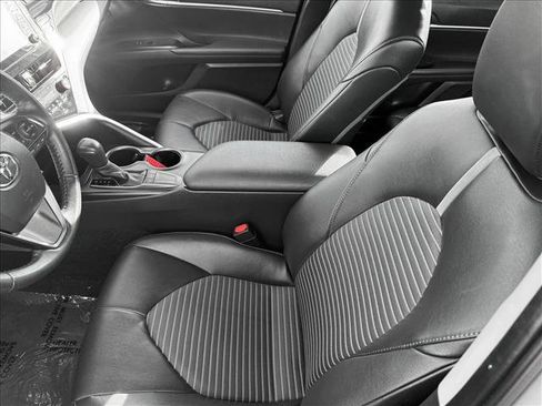 Used 2024 Toyota Camry SE image 10