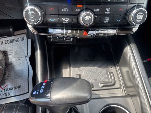 Used 2022 Dodge Durango R/T w/ Blacktop Package AWD/4WD image 39